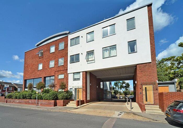 2 Bedroom Apartment To Rent In Pemberton Road, East Molesey, KT8