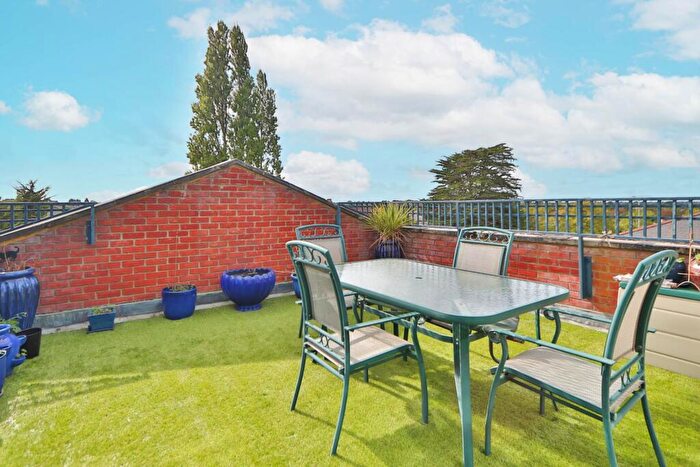 2 Bedroom Flat To Rent In Brabham Court, Worcester Park, KT4