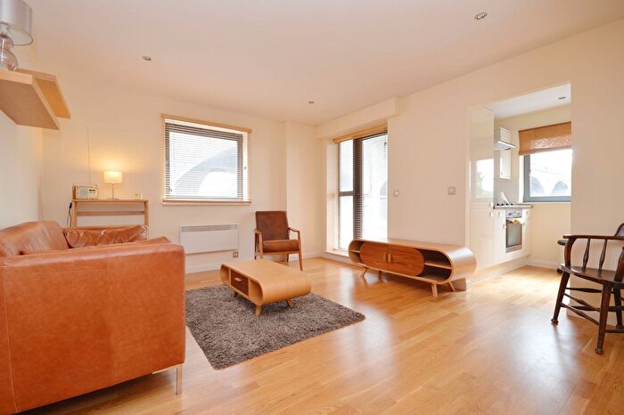 2 Bedroom Flat To Rent In Stylus House, Shadwell, E1