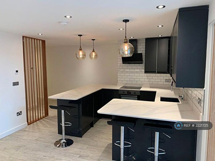 3 Bedroom Flat To Rent In Ridge Road, London, N8