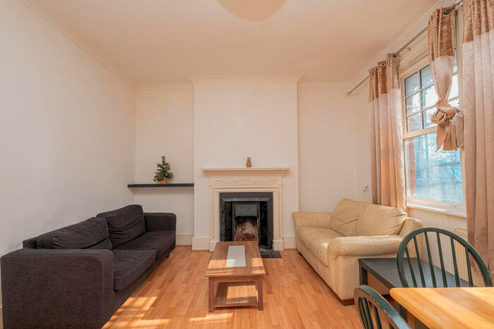 2 Bedroom Apartment To Rent In Tottenham Lane, Crouch End, London, N8