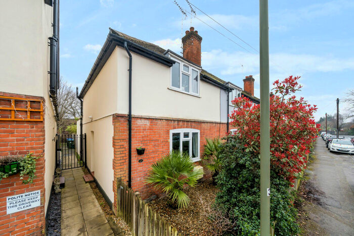 2 Bedroom End Of Terrace House To Rent In Douglas Road, Esher, KT10