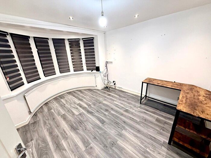 5 Bedroom Semi-Detached House To Rent In Nelson Road, Hounslow, TW3