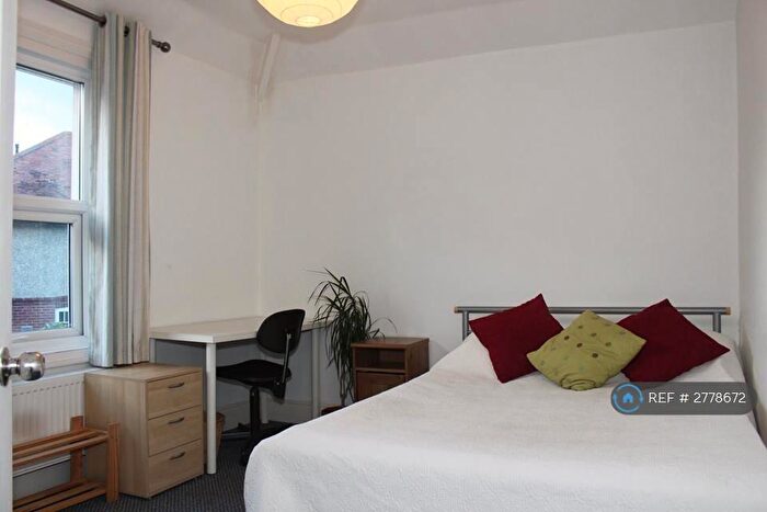 5 Bedroom Semi-Detached House To Rent In Langhorn Road, Southampton, SO16