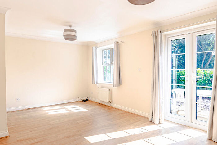 2 Bedroom Link Detached House For Sale In Redhouse Lane, Chapel Allerto, LS7