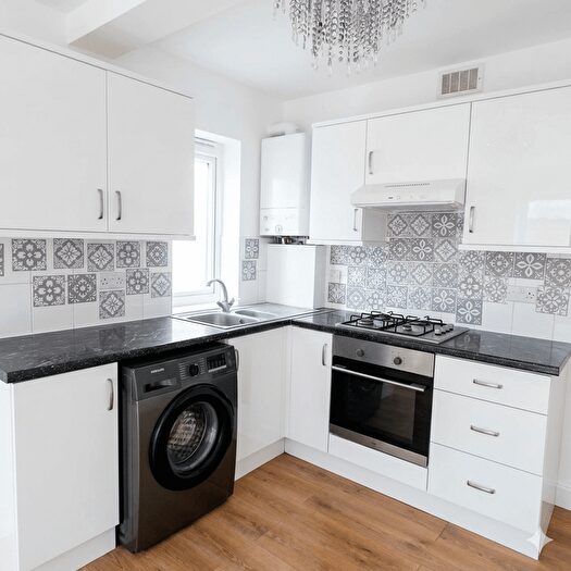 2 Bedroom Flat To Rent In Norbury Road, CR7