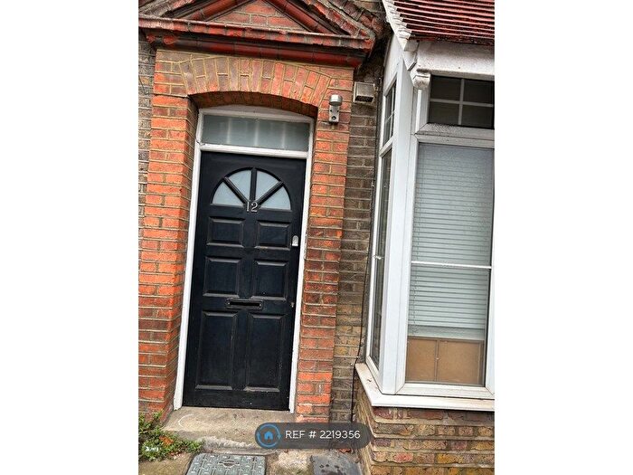 1 Bedroom Flat To Rent In St. Philip Street, London, SW8