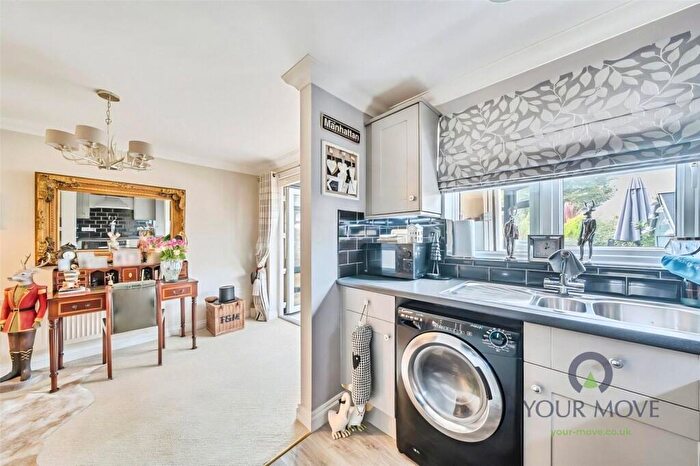 3 Bedroom Terraced House For Sale In All Saints Avenue, Margate, Kent, CT9 - Photo 11