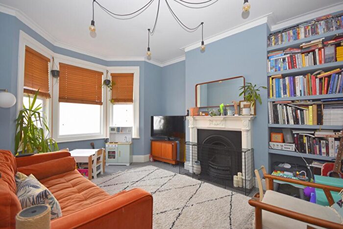 3 Bedroom End Of Terrace House For Sale In Grotto Hill, Margate, CT9 - Photo 3