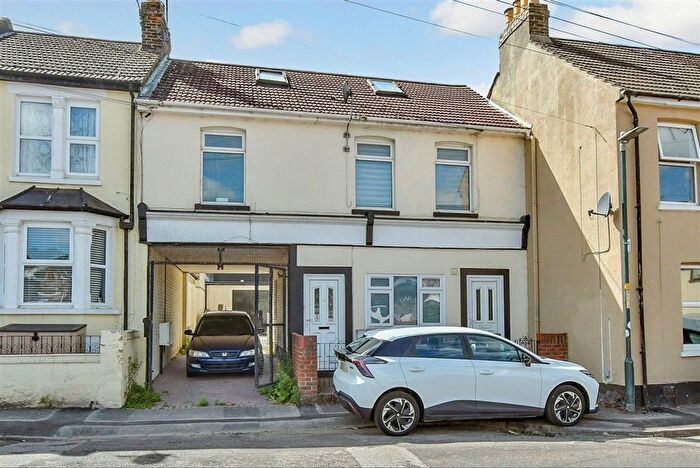 1 Bedroom Maisonette For Sale In Alexandra Road, Chatham, Kent, ME4