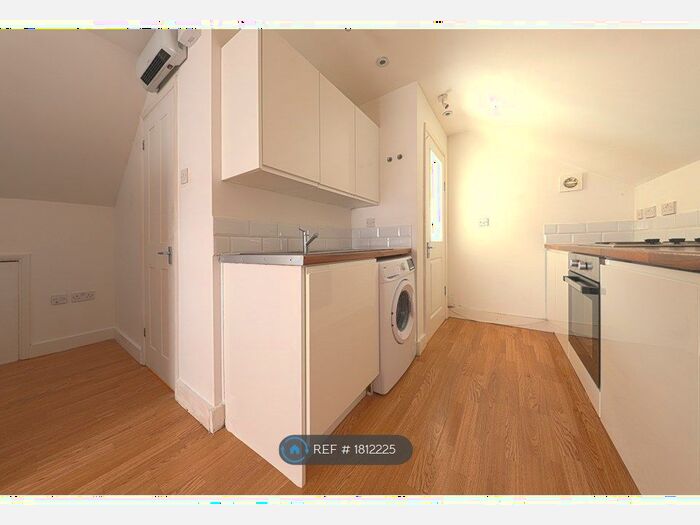 Studio To Rent In Farwig Lane, Bromley, BR1