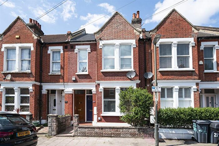 1 Bedroom Maisonette For Sale In Boundary Road, Colliers Wood, SW19