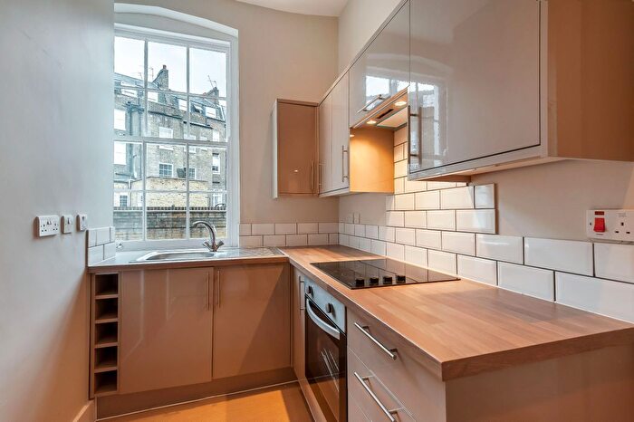 2 Bedroom Flat To Rent In West Warwick Place, London, SW1V