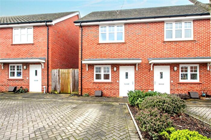 2 Bedroom End Of Terrace House For Sale In Emerald Avenue, Fleet, Hampshire, GU51