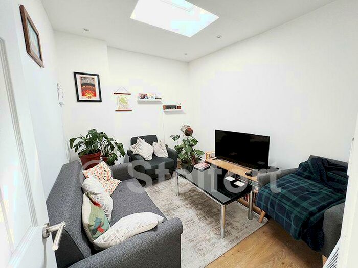 2 Bedroom Flat To Rent In Junction Road, London, N19
