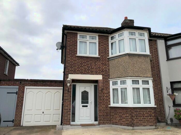 3 Bedroom End Of Terrace House To Rent In Abbotts Close, Romford, RM7
