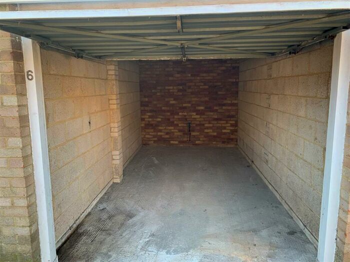 Garage / Parking To Rent In York Gardens, Littlehampton, BN17