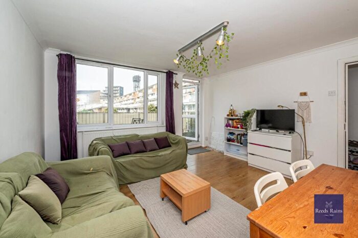 4 Bedroom Apartment For Sale In Lucey Way, London, SE16