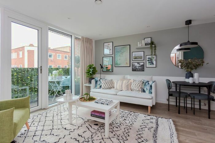 1 Bedroom Flat To Rent In Ml - Tooting High Street, London, SW17