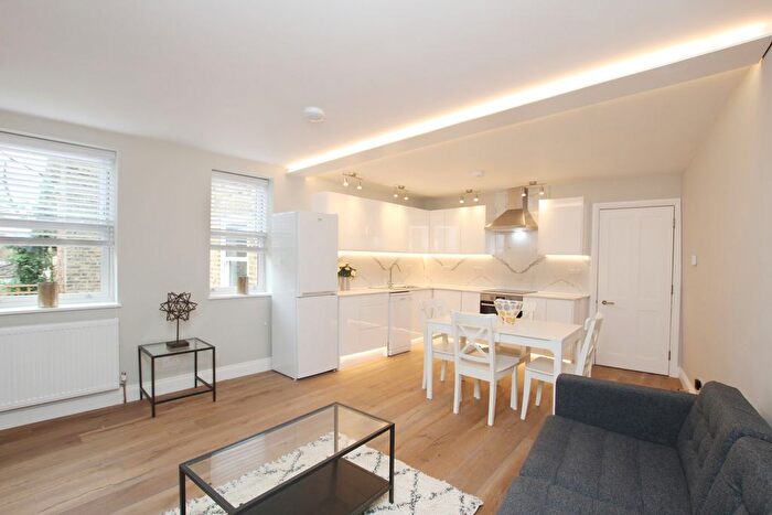2 Bedroom Flat To Rent In Branksome Road, London, SW2