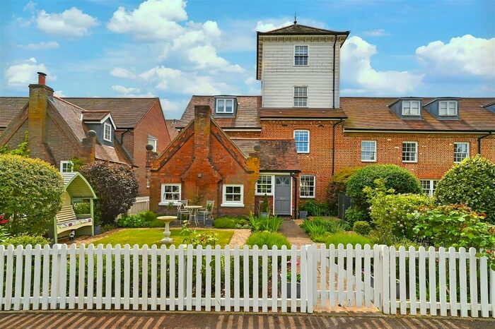4 Bedroom Town House For Sale In Samford Court, Tattingstone, Ipswich, IP9
