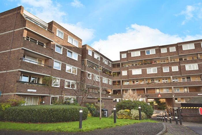2 Bedroom Flat For Sale In Justin Close, Brentford, TW8