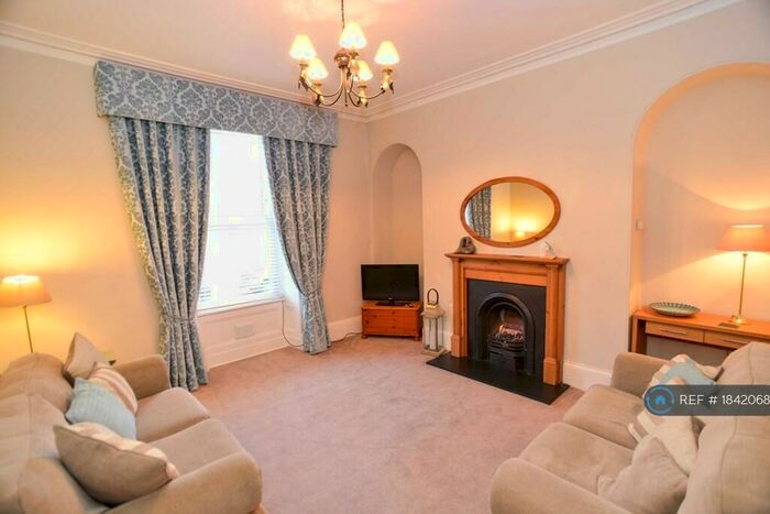 2 Bedroom Flat To Rent In Crown Street, Aberdeen, AB11