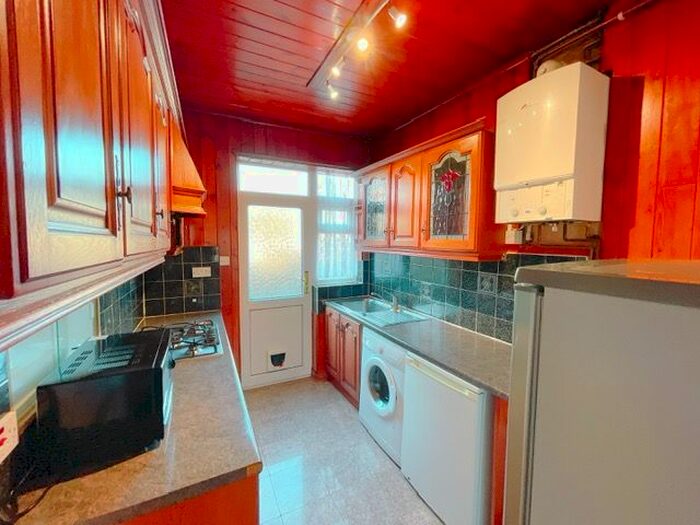 2 Bedroom End Of Terrace House To Rent In Stanley Road, Hounslow, TW3