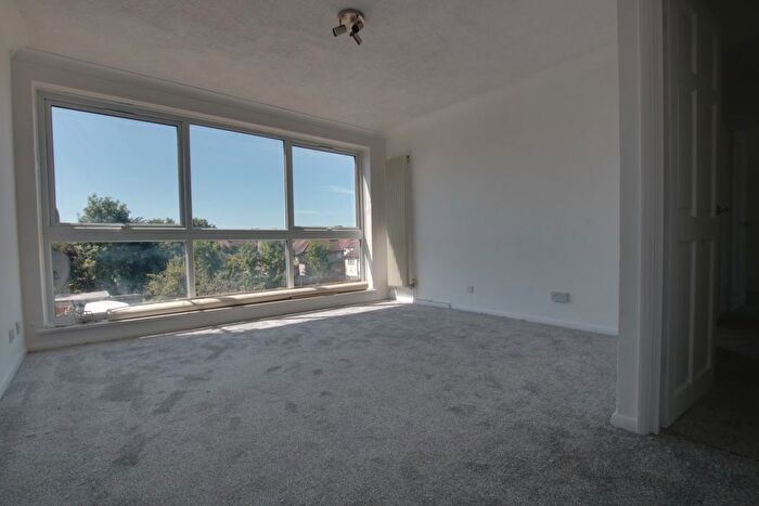 2 Bedroom Flat To Rent In Bromley Road, London, Greater London, SE6