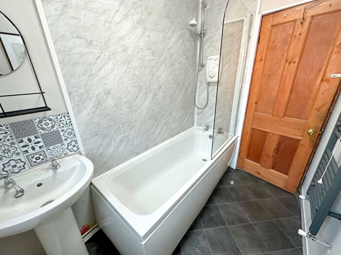 1 Bedroom House To Rent In Clapham Road (Room ), L4