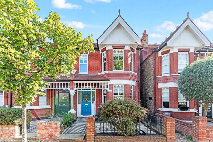 4 Bedroom Property To Rent In Copthall Gardens, Twickenham, TW1