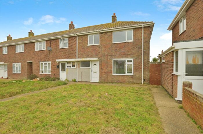 3 Bedroom End Of Terrace House To Rent In Brooks Way, Romney Marsh, TN29