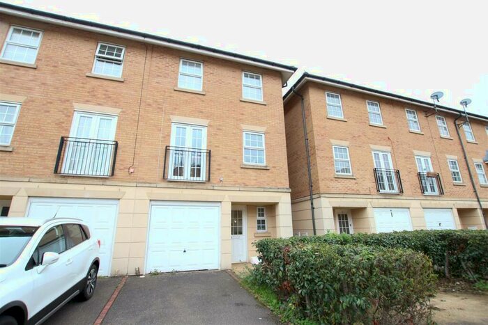 4 Bedroom Terraced House To Rent In Johnson Court, Northampton, NN4