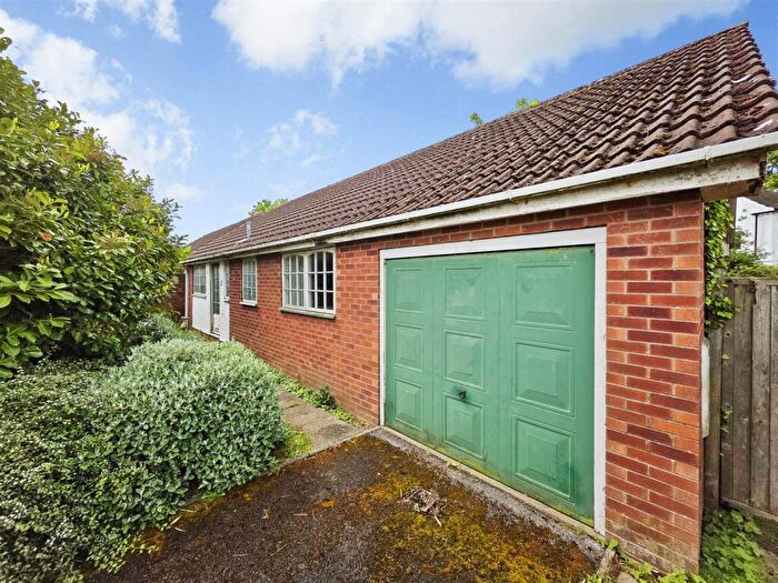 2 Bedroom Detached Bungalow For Sale In Pasture View, Gunthorpe, Nottingham, NG14