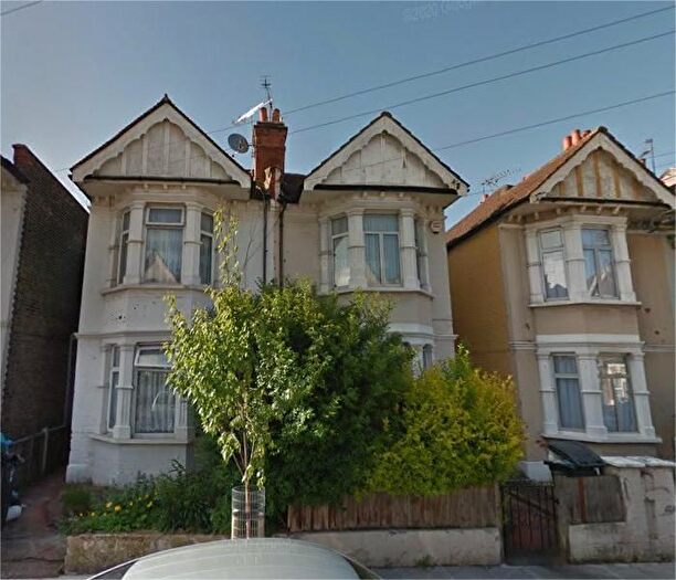 Studio To Rent In Gladesmore Road, London, N15