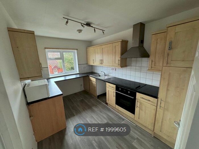 1 Bedroom Flat To Rent In Copthorne, Crawley, RH10