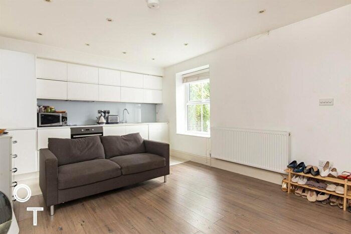 2 Bedroom Apartment To Rent In Leighton Road, NW5