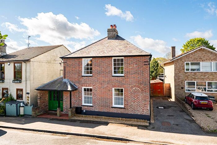 3 Bedroom Detached House For Sale In Common Road, Kensworth, LU6