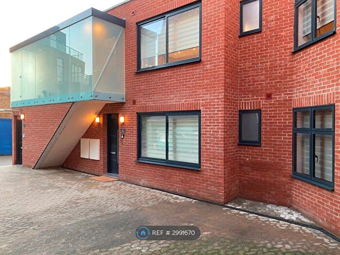 2 Bedroom Maisonette To Rent In Rutherford Court, London, SW19