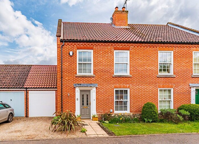 3 Bedroom Semi Detached House For Sale In Oaklands Crescent, Holt, NR25