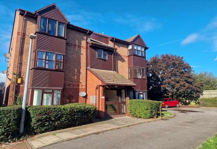 Studio To Rent In Farley Road, Gravesend, Kent, DA12