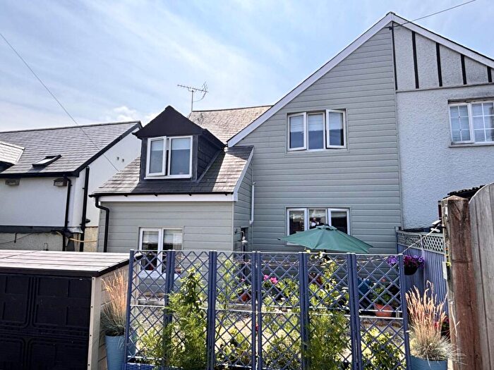 3 Bedroom Semi-Detached House For Sale In Pipers Piece, Marlborough, SN8