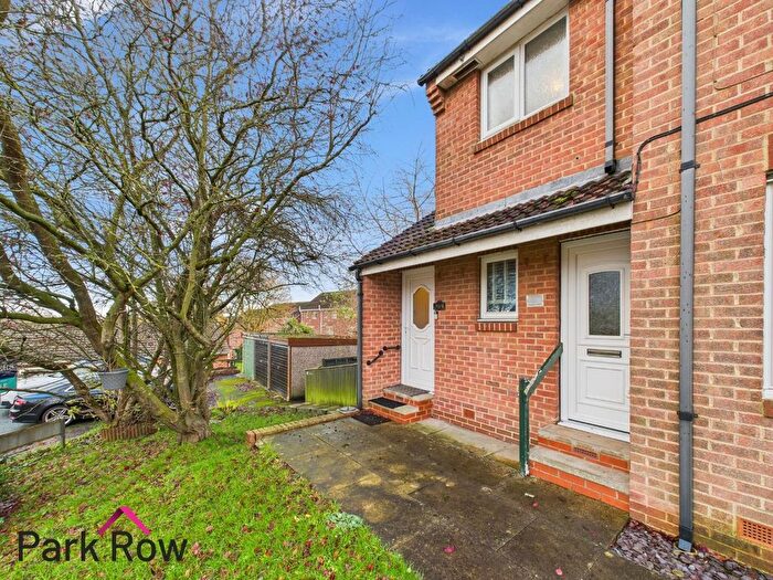 1 Bedroom Flat For Sale In Kelcbar Close, Tadcaster, LS24