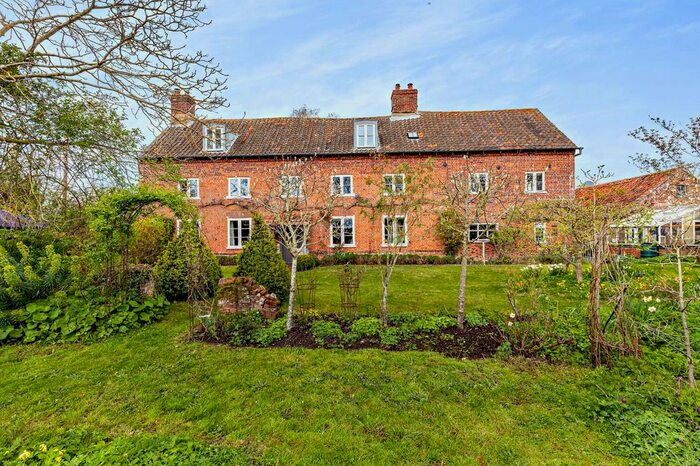 6 Bedroom Detached House For Sale In Primrose Green, Lyng, Norfolk, NR9