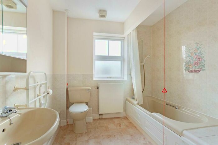 2 Bedroom Flat For Sale In Crane Bridge Road, Salisbury, SP2