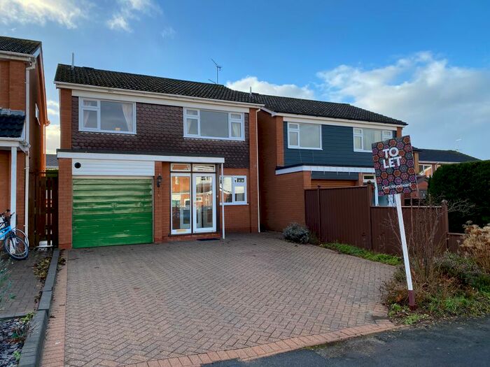 4 Bedroom Detached House To Rent In Blagdon Crescent, Taunton, TA1