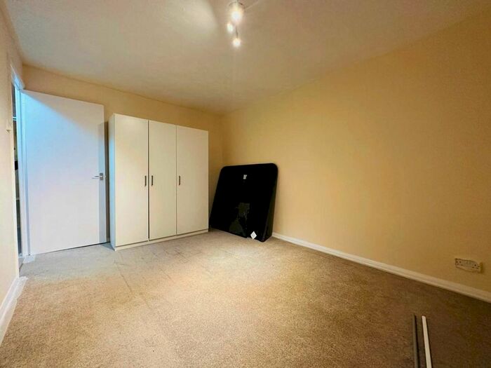 3 Bedroom Semi-Detached House To Rent In Clemence Rd, Dagenham, RM10