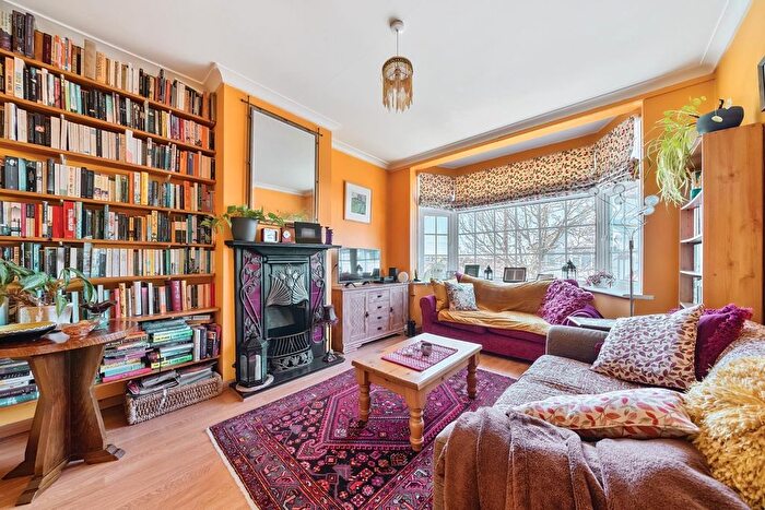 3 Bedroom End Of Terrace House For Sale In Commonwealth Way, London, SE2