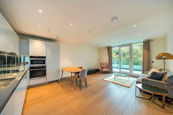 2 Bedroom Flat To Rent In Queenstown Road, Queenstown Road, SW11