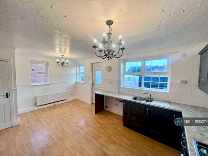 3 Bedroom Semi-Detached House To Rent In Worsbrough Road, Birdwell, Barnsley, S70